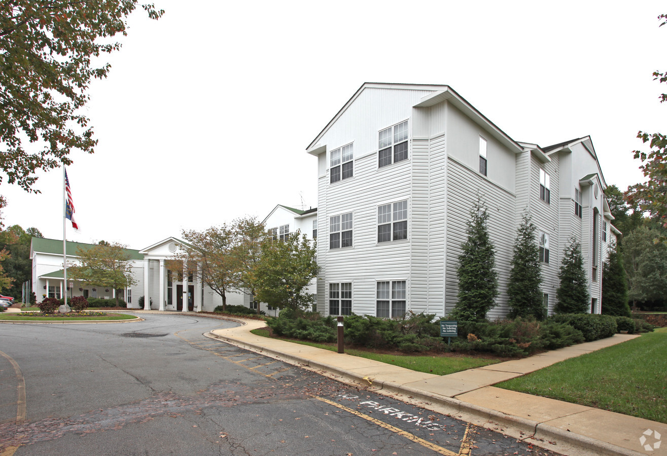 The Carillon - The Carillon Apartments