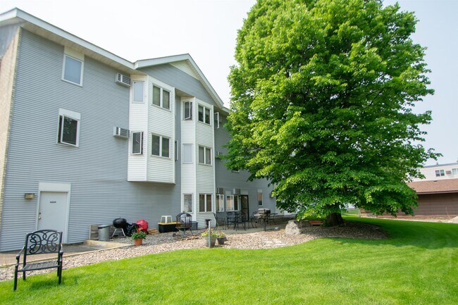 Lynn Court Apartments Savage Minnesota 1 unit available After55 Lynn Court Apartments Savage Minnesota 1 unit available After55