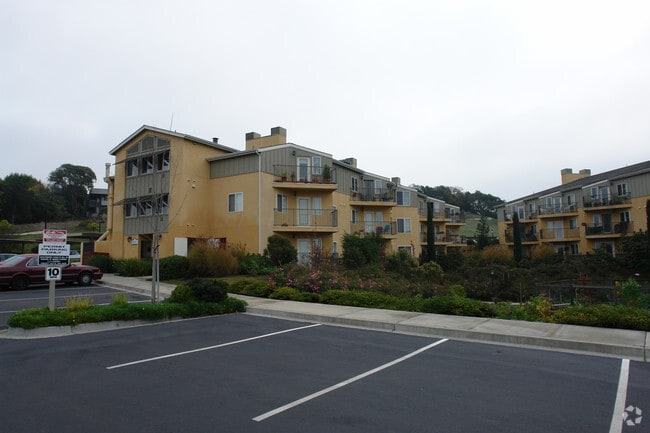 Building Photo - Vintage at Bennett Valley