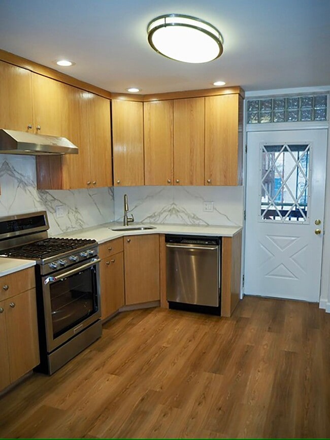 Building Photo - 410 Morningside Ave