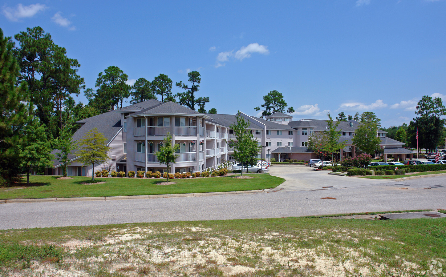 University Pines - University Pines Apartments