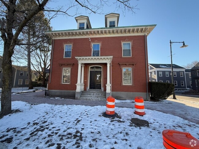 Building Photo - 2 Winter St Rental