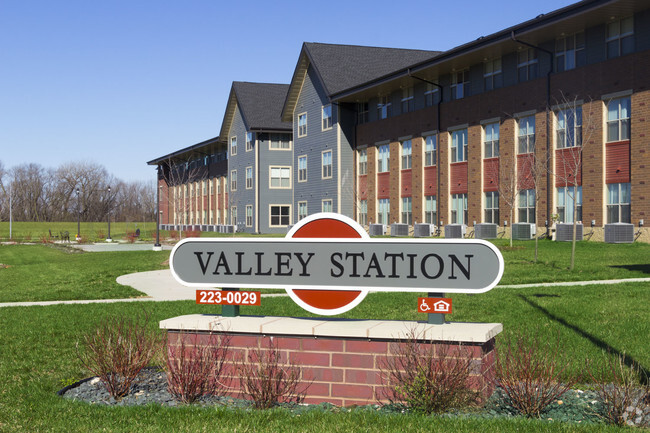 Building Photo - Valley Station Rental