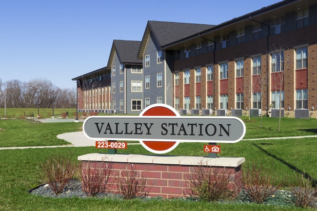 Building Photo - Valley Station Rental