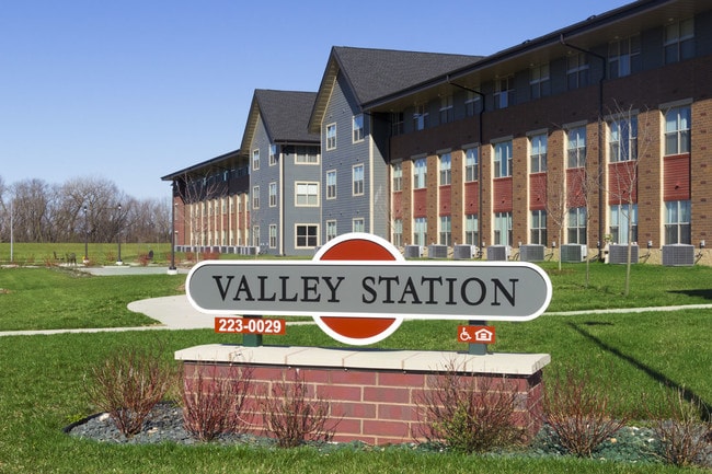 Valley Station - Valley Station Apartments