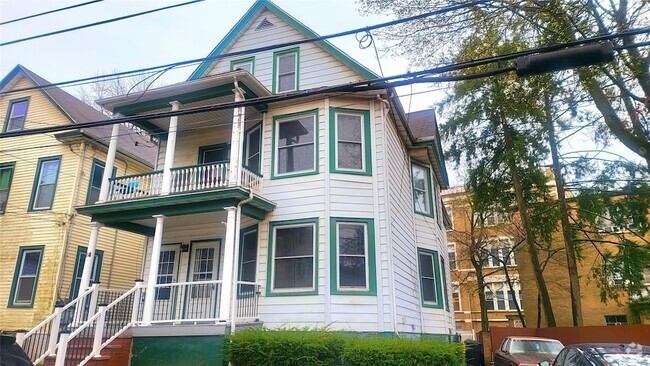 Building Photo - 14 Thompson St Rental