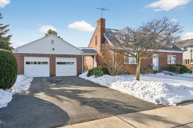 Building Photo - 46 Bedford Ave