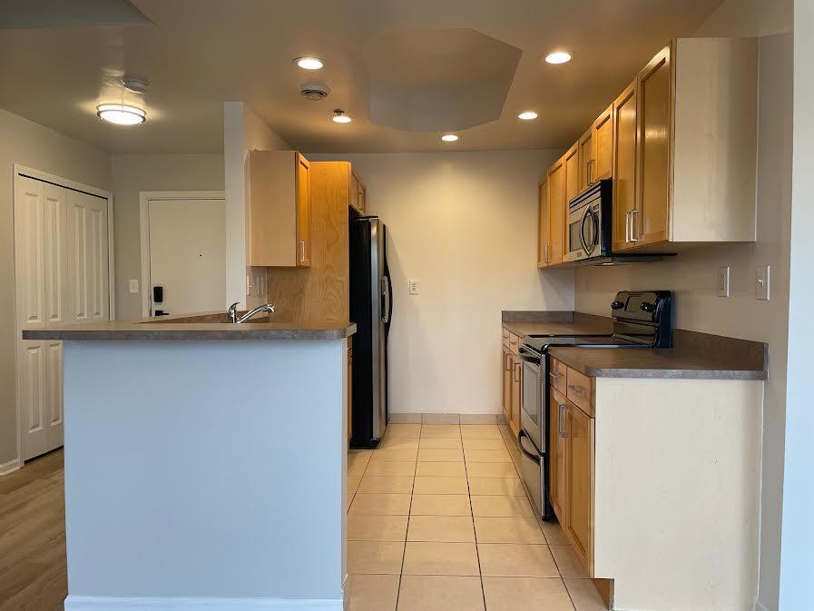 Floor Plan - 2 Bed/1.5 Bath with Balcony