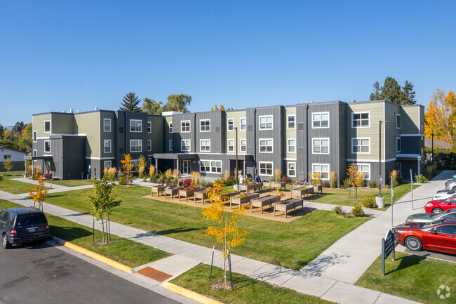 Building Photo - Skyview Apartments