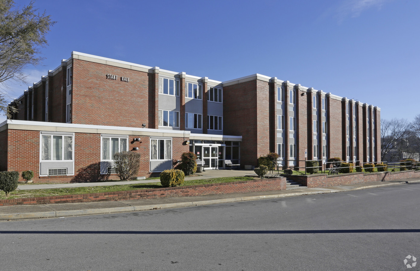 Stant Hall - Stant Hall Apartments