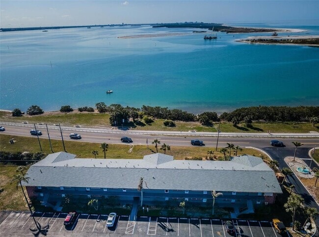 Building Photo - 2 Causeway Blvd Rental