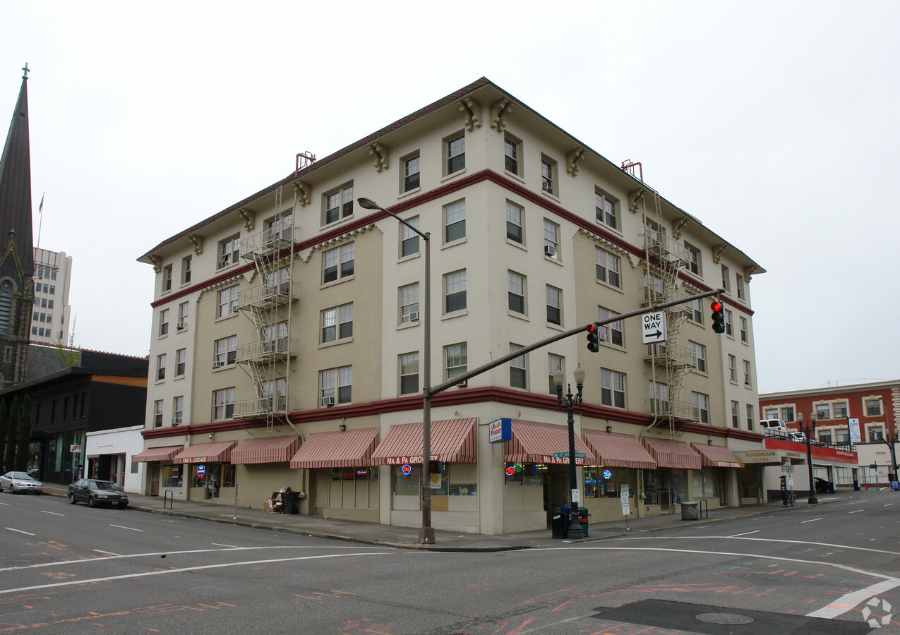 Rosenbaum Plaza - Rosenbaum Plaza Apartments