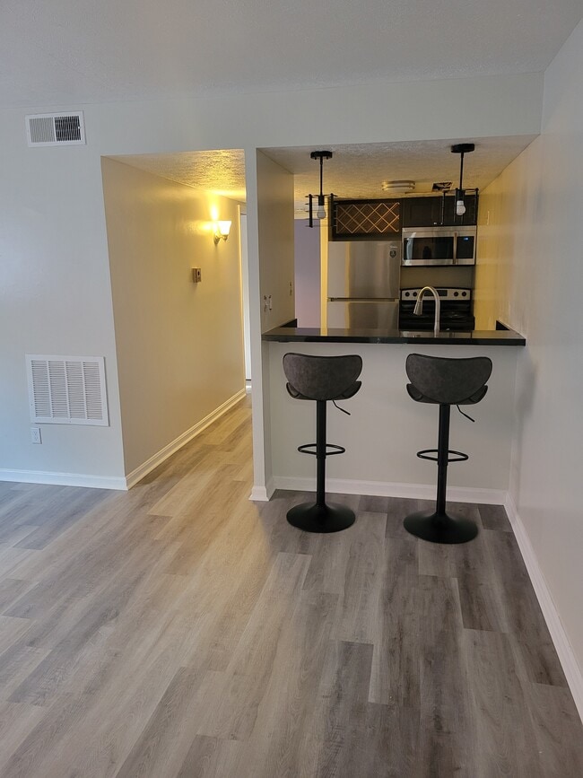 Building Photo - 2189 Baringer Ave