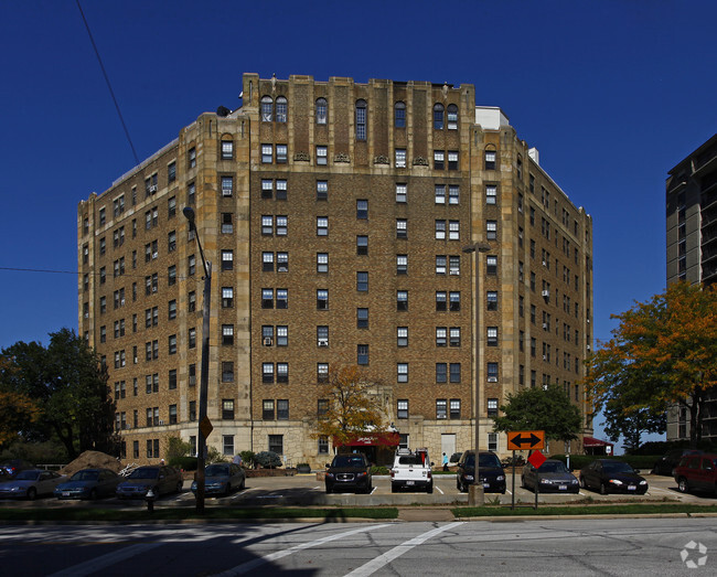 Front of building - Lake Shore Towers Rental