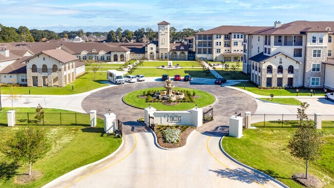 Great Lawn - The Vincent Senior Living Rental