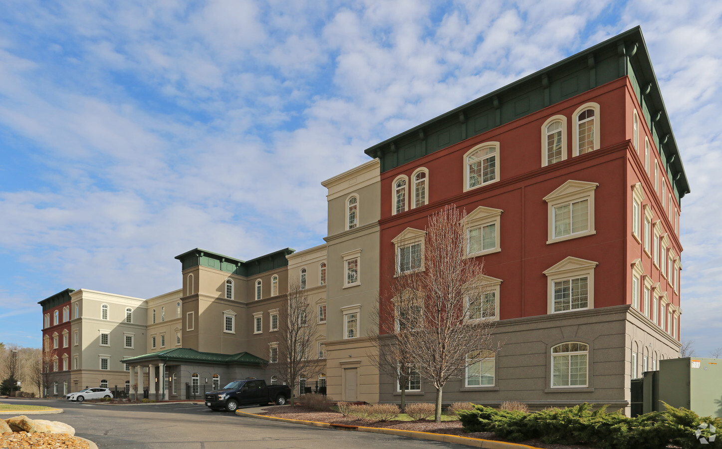 Exterior - The Bluffs at the Kenwood Apartments