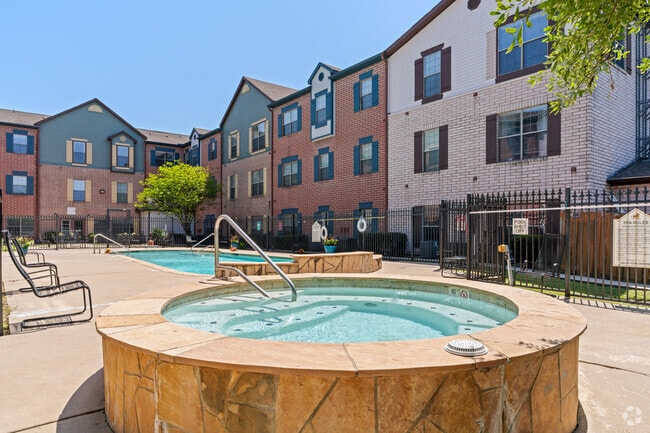 Jacuzzi - The Manor at Jersey Village Apartments