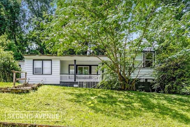 Building Photo - 844 Vanderbilt St