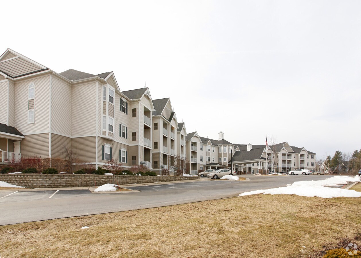 Oakhaven Manor Apartments Howell, Michigan 4 units available After55