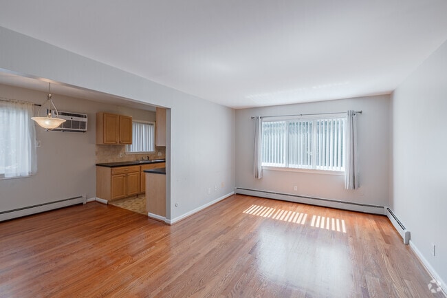 Interior Photo - 484 E Breckenridge St