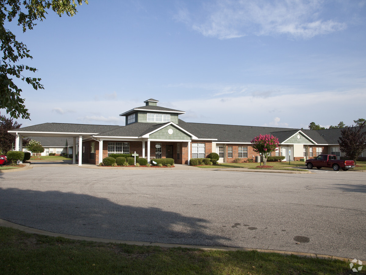 Exterior - Legion Manor Apartments