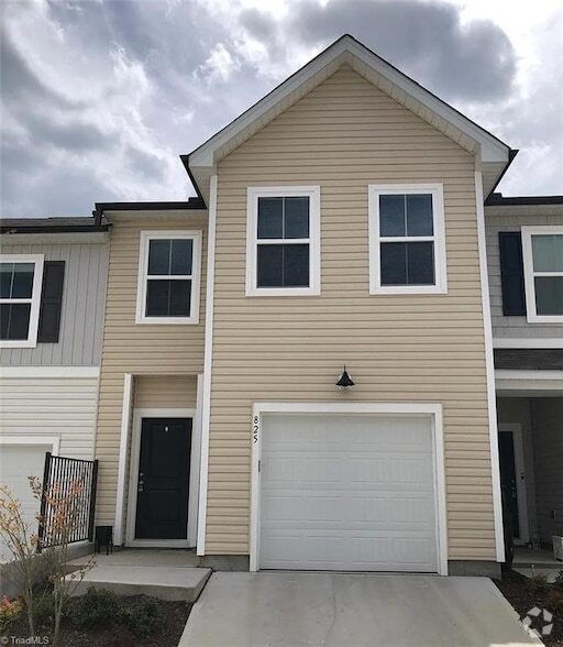 Building Photo - 825 Falls Grove Trl Rental