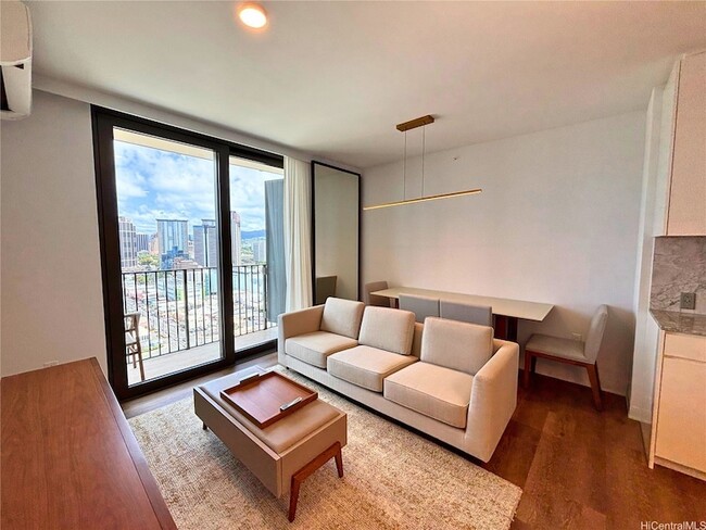 Photo - 987 Queen St Rental