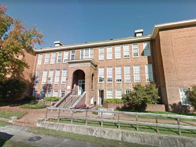 Building Photo - Harrison School Rental