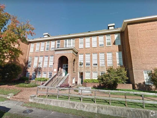 Building Photo - Harrison School Rental