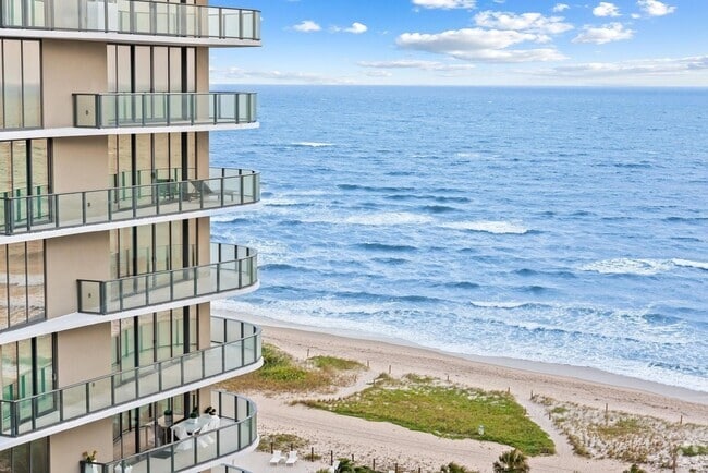 Building Photo - 710 N Ocean Blvd Rental