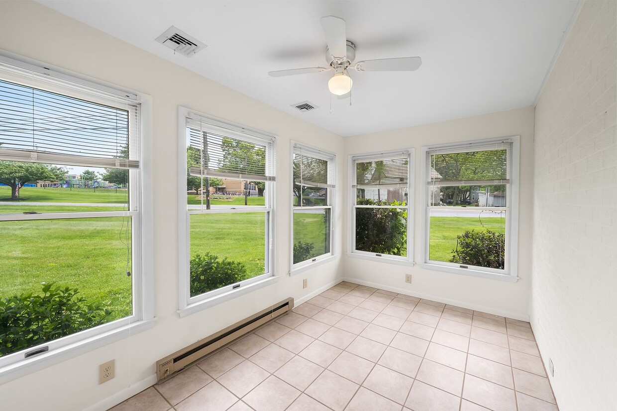 Floor Plan - 1 Bedroom / 1 Bathroom Bradley Renovated Deluxe