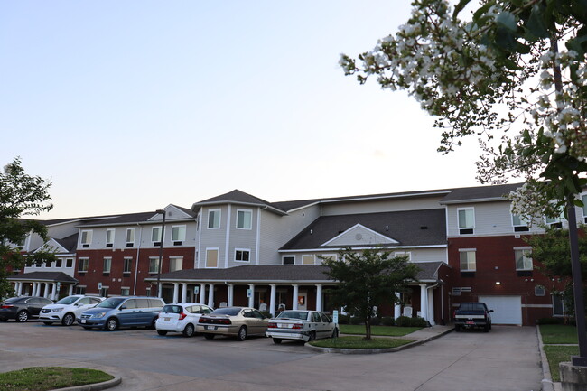 The Cade Courtyard - The Cade Courtyard Apartments