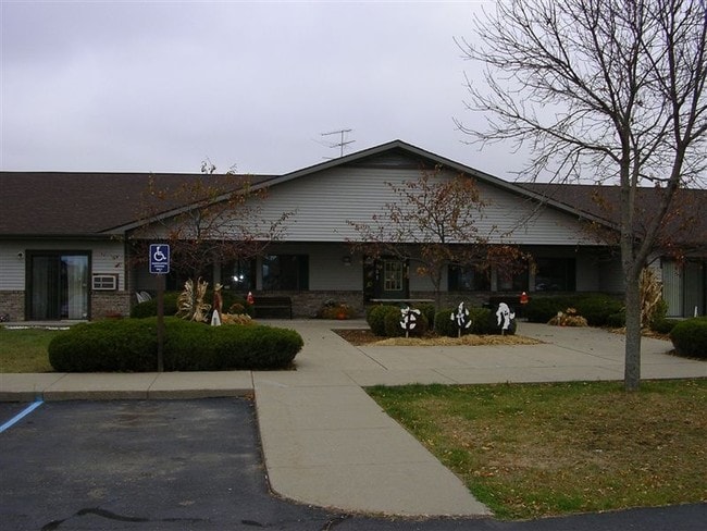 Primary Photo - Crosswinds Manor Rental