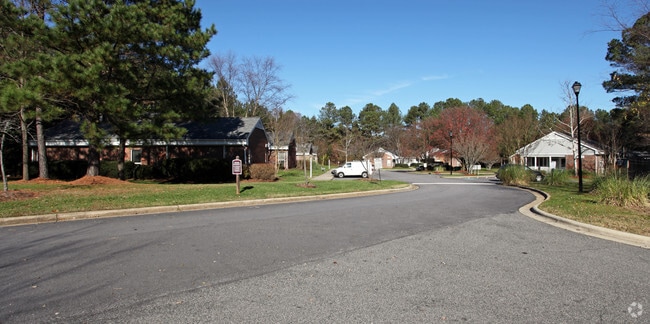 Building Photo - Roanoke Commons Rental