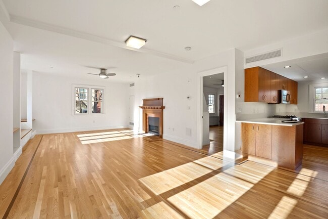 Building Photo - 165 Winthrop Rd
