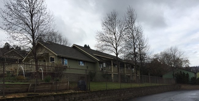 Building Photo - West Park Orchards Rental