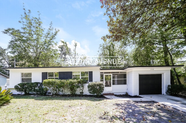 Building Photo - 1544 Breton Rd