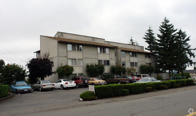 Building Photo - Charter House Rental