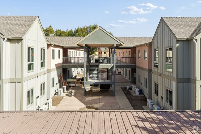 Building Photo - Oak Park Senior in Chico
