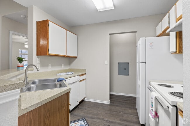 1BR, 1BA - 711SF - Kitchen - La Vista Retirement Community Apartments