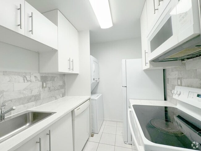 Building Photo - 11508 Royal Palm Blvd Rental