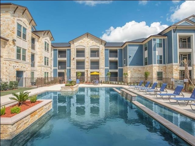 Pool - Seaside Lodge at Chesapeake Bay Apartments