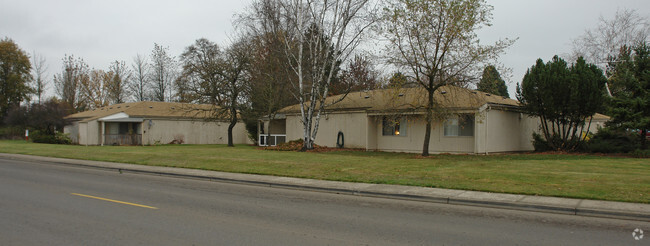 Building Photo - Silvertowne I Apartments