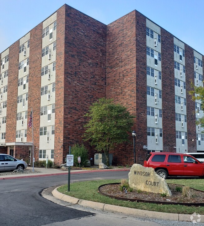 Building Photo - Windsor Court Apartments