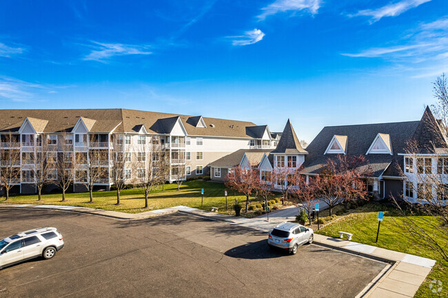 Building Photo - Medina Ridge Condominiums