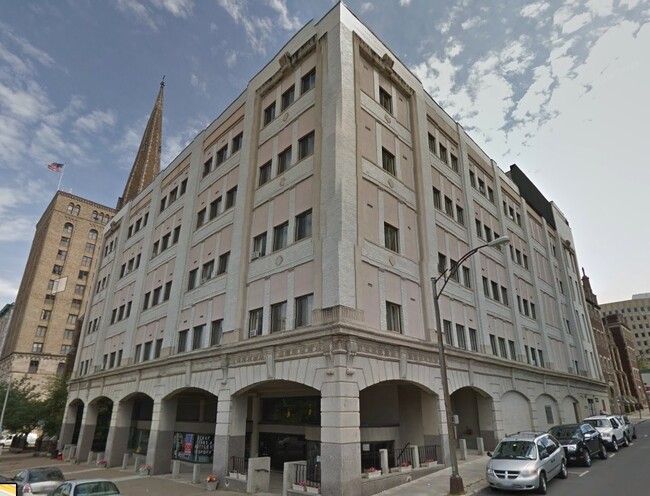 Building Photo - Macartovin Apartments- Senior 62+ or Disabled