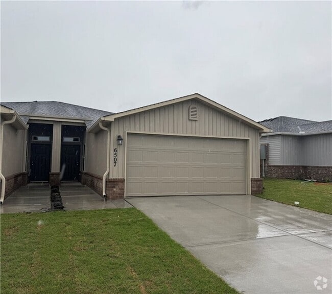 Building Photo - 6507 NW Vandergriff St Rental