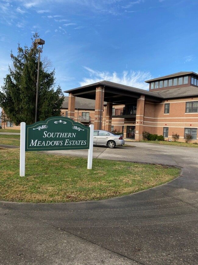 Southern Meadows - Southern Meadows Apartments