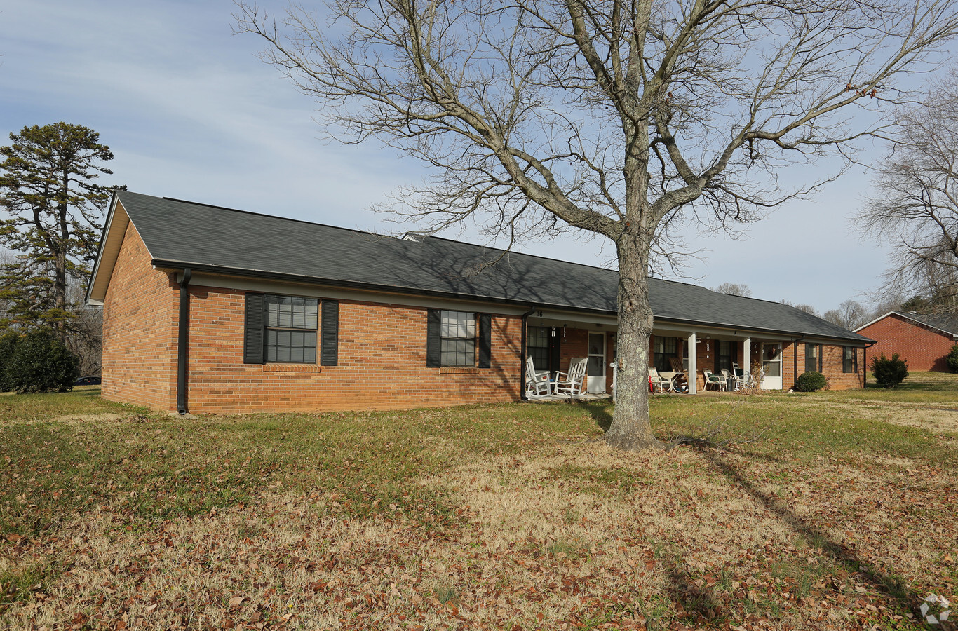 Photo - Colonial Oaks Apartments