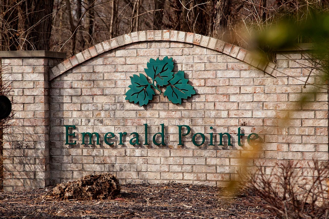 Emerald Pointe - Emerald Pointe Apartments